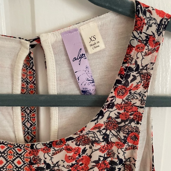 Francesca’s Tank Top - Picture 2 of 3